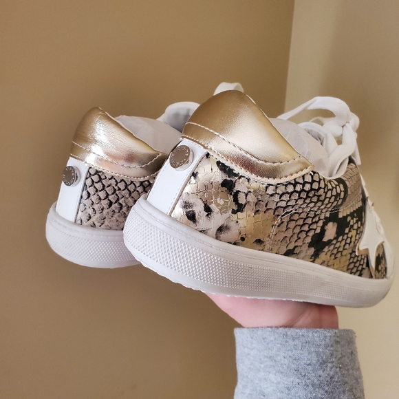STEVE MADDEN Snakeprint Star Sneakers NIB - Picture 2 of 8